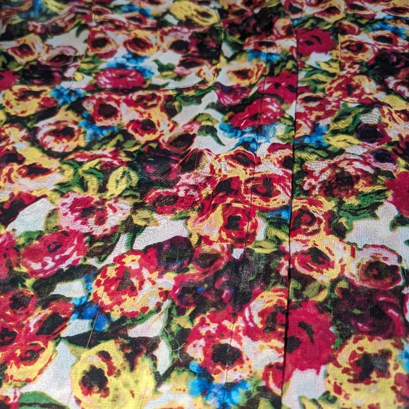 Dynamite Semi-Sheer Floral Blouse - Picture 5 of 5